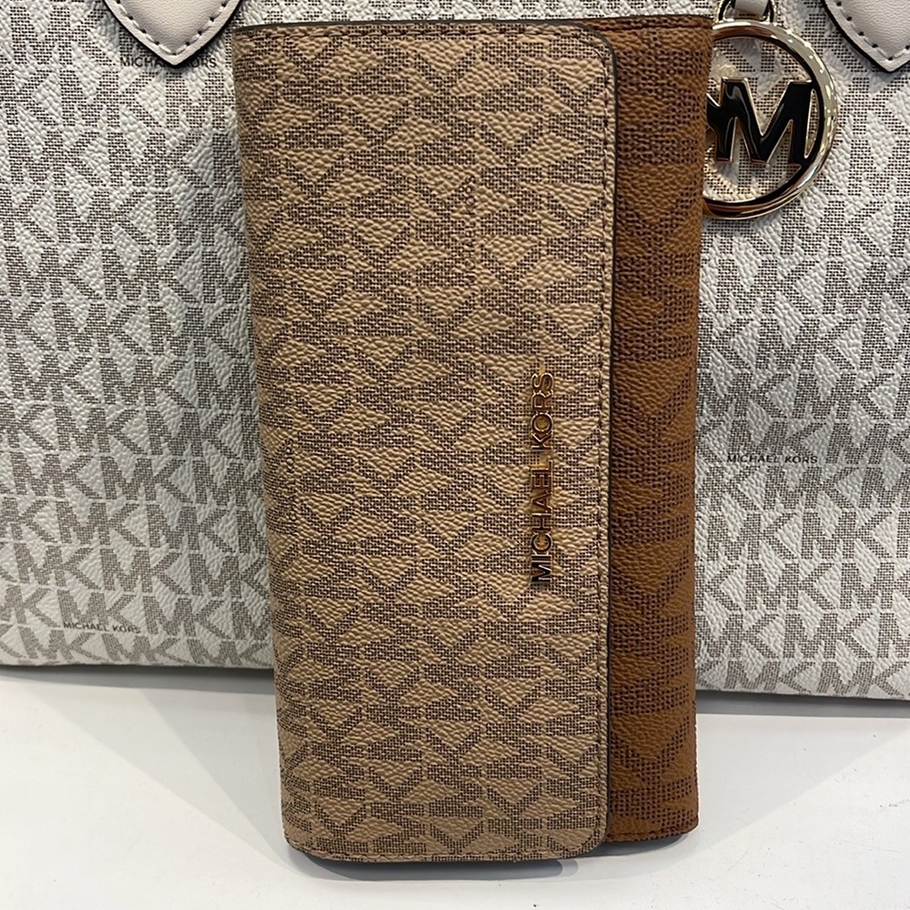 Michael Kors Jet Set Large Signature Logo Tri-Fold Wallet
Camel Multi 
NWT - Picture 4 of 16